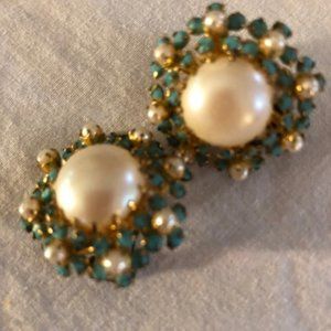 🌞 Vintage ‘70s gold-tone clip-on earrings